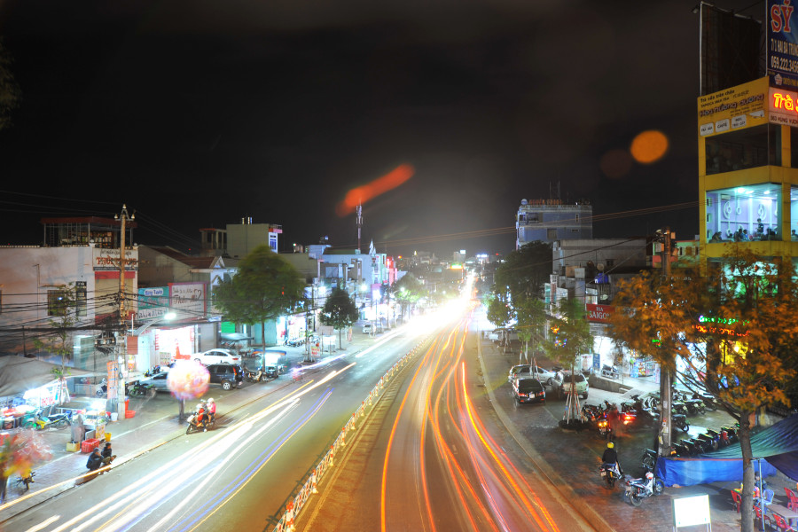 Đường phố Pleiku đậm sắc màu trong thời tiết se lạnh. Ảnh. N.G