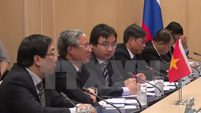 Đoàn đại biểu Đảng Cộng sản Việt Nam do ông Trần Quốc Vượng dẫn đầu.