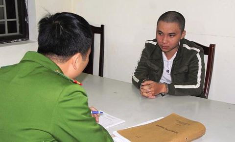 Nguyễn Đức Huy tại cơ quan công an. Nguyễn Đức Huy tại cơ quan công an.
