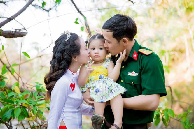 Gia đình nhỏ nhưng tràn đầy hạnh phúc của Minh và Đào.