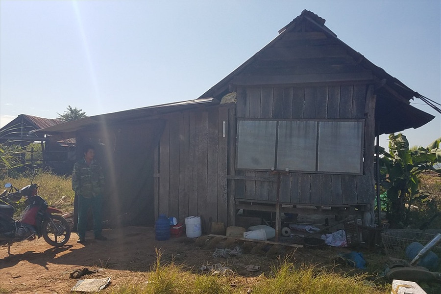 Người dân tại xã Ea Bung dựng chòi để giữ đất canh tác có nguồn gốc đất rừng sản xuất.