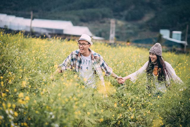 Tuy vậy cũng có lúc cả hai xảy ra cãi vã, bất đồng quan điểm, những lúc như thế Thanh Cảnh luôn là người nhường nhịn và chờ Kim Ngân bình tĩnh để cùng nhau nhìn nhận vấn đề, từ đó họ thêm hiểu và yêu nhau nhiều hơn.