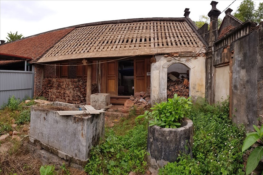 Ngôi nhà cổ vừa được trùng tu tôn tạo trị giá nhiều trăm triệu đồng đã bị xuống cấp nghiêm trọng.