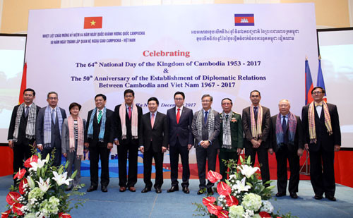 Quang cảnh lễ kỷ niệm. Quang cảnh lễ kỷ niệm.