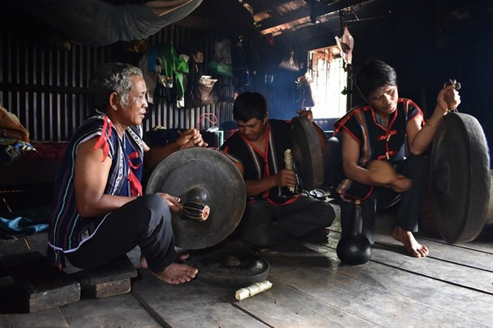 Rơ Châm Van- chàng trai Jrai ngày đêm miệt mài gìn giữ và dành tình yêu trọn vẹn với nét đẹp truyền thống dân tộc