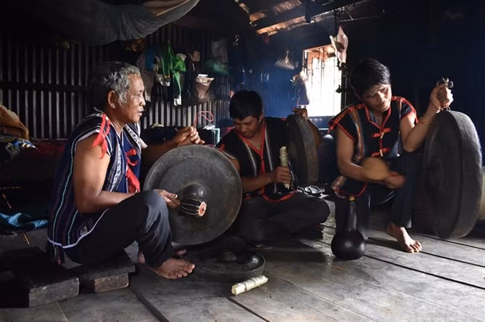Rơ Châm Van- chàng trai Jrai ngày đêm miệt mài gìn giữ và dành tình yêu trọn vẹn với nét đẹp truyền thống dân tộc Rơ Châm Van- chàng trai Jrai ngày đêm miệt mài gìn giữ và dành tình yêu trọn vẹn với nét đẹp truyền thống dân tộc