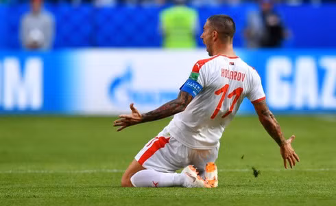 "Navas không có cơ hội cản phá cú sút phạt của Kolarov, mọi thứ đều hoàn hảo từ góc sút, quỹ đạo bay và lực sút" - Efan Ekoku, cựu cầu thủ Nigeria