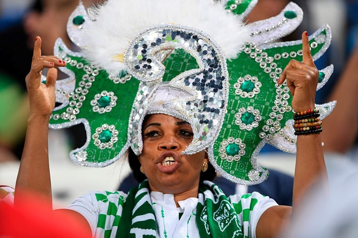 Phong cách riêng của cổ động viên Nigeria.