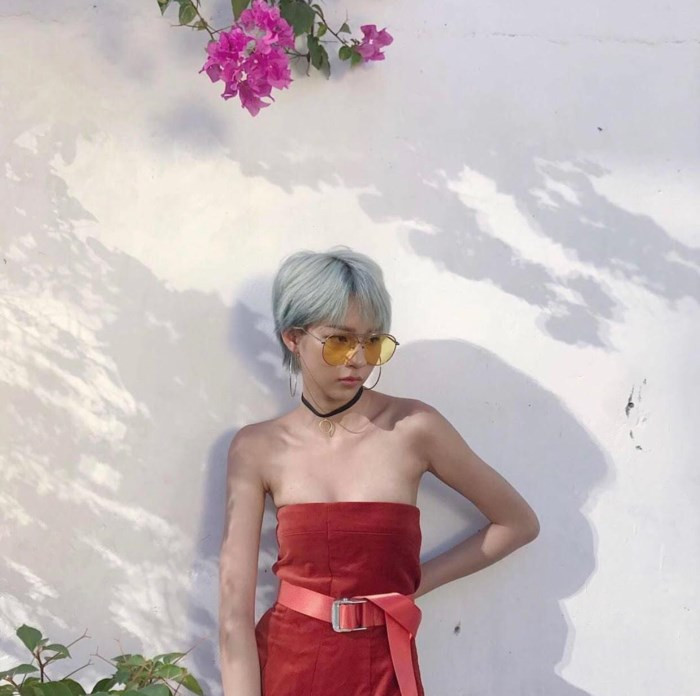 Hay thậm chí là màu xanh ghi vô cùng lạ mắt như thế này.