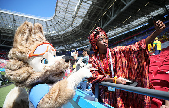  Fan nữ có quốc tịch Pháp. Ảnh: TASS