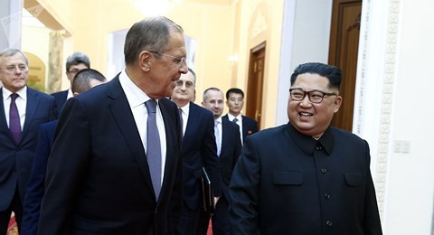 Ngoại trưởng Nga Sergey Lavrov và nhà lãnh đạo Triều Tiên Kim Jong-un.