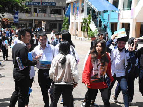 Các thí sinh đã hoàn thành buổi thi cuối cùng. Ảnh: N.S Ảnh: N.S