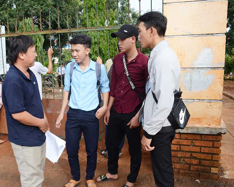  9Thí sinh tại điểm thi THCS Nguyễn Hiền-huyện Đức Cơ. Ảnh: Vĩnh Hoàng