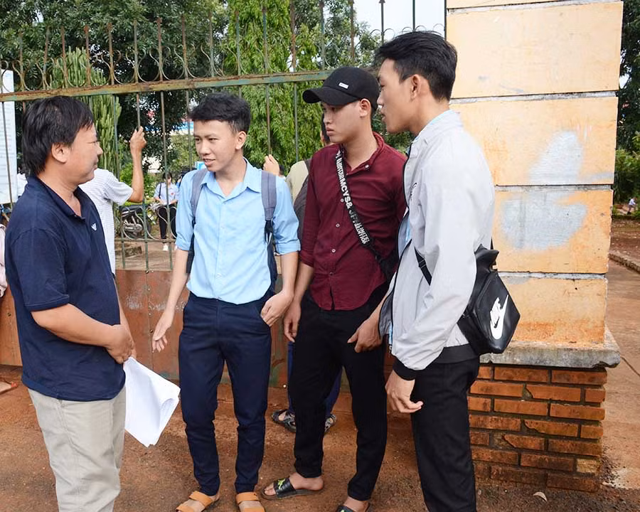  9Thí sinh tại điểm thi THCS Nguyễn Hiền-huyện Đức Cơ. Ảnh: Vĩnh Hoàng