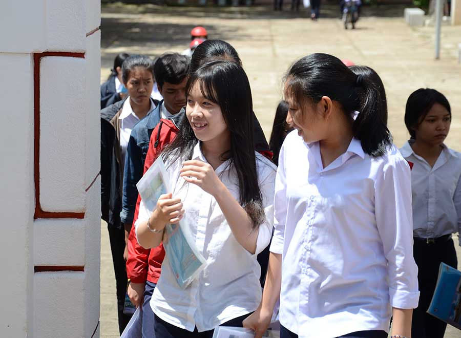 Thí sinh vui vẻ sau khi kết thúc kỳ thi. Ảnh: Phương Vi  Thí sinh vui vẻ sau khi kết thúc kỳ thi. Ảnh: Phương Vi