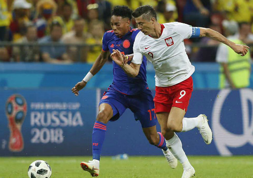 World Cup sớm kết thúc đối với Lewandowski (áo trắng) và đồng đội. Ảnh: AP. World Cup sớm kết thúc đối với Lewandowski (áo trắng) và đồng đội. Ảnh: AP.