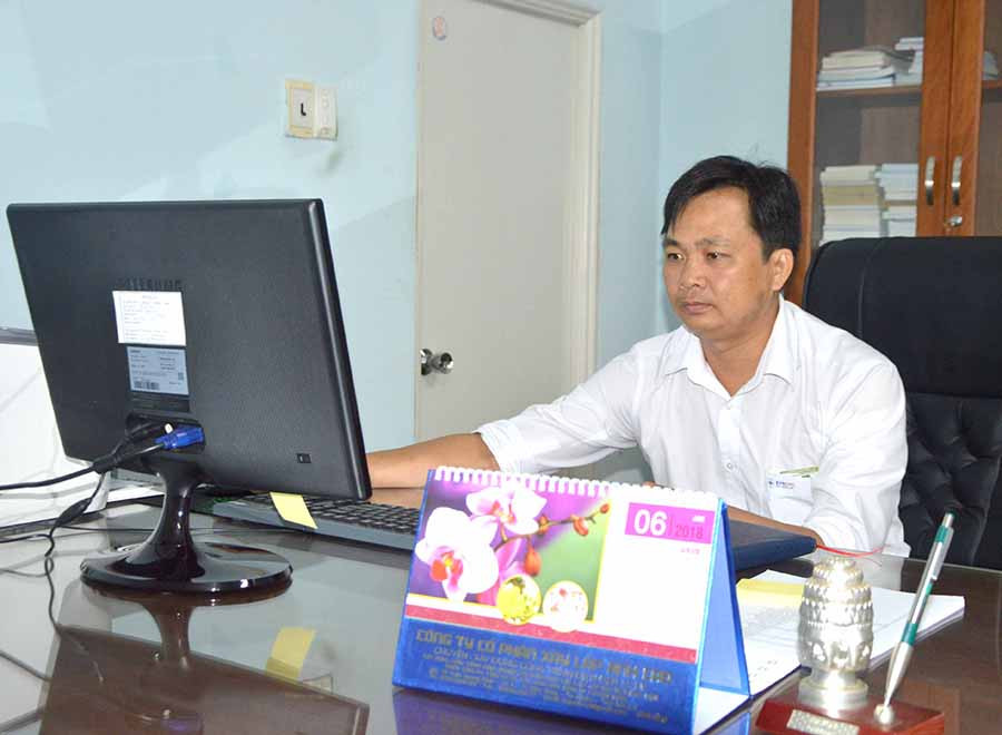 Ông Huỳnh Văn Hóa-Đội trưởng Đội Quản lý vận hành đường dây và Trạm biến áp Pleiku. Ảnh: Minh Vỹ Ông Huỳnh Văn Hóa- Đội trưởng Đội Quản lý vận hành đường dây và Trạm biến áp Pleiku. Ảnh: Minh Vỹ