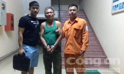 Tổ công tác của Công an tỉnh Bình Định bắt giữ Thấn. Tổ công tác của Công an tỉnh Bình Định bắt giữ Thấn.