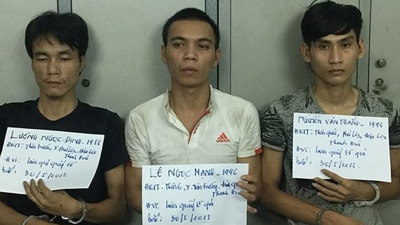 Nhóm đối tượng tại công an. 