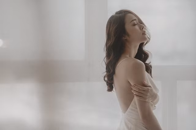 Mỹ nhân sinh năm 1993 chia sẻ, gần 2 năm qua cô thấy cuộc sống nhẹ nhõm và bình yên hơn trước. Thay vì bước vào vòng xoáy showbiz với vô số chiêu trò, người đẹp dành thời gian cho những người thân yêu và đam mê riêng. Mỹ nhân sinh năm 1993 chia sẻ, gần 2 năm qua cô thấy cuộc sống nhẹ nhõm và bình yên hơn trước. Thay vì bước vào vòng xoáy showbiz với vô số chiêu trò, người đẹp dành thời gian cho những người thân yêu và đam mê riêng.