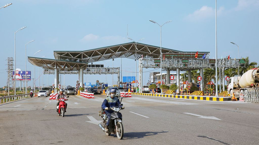 Chính phủ yêu cầu việc lựa chọn nhà đầu tư, nhà thầu trong dự án PPP phải thực hiện đấu thầu công khai, minh bạch. Chính phủ yêu cầu việc lựa chọn nhà đầu tư, nhà thầu trong dự án PPP phải thực hiện đấu thầu công khai, minh bạch.