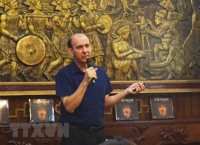  Tác giả Nicolas Cornet giới thiệu cuốn sách ảnh