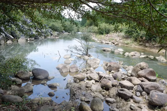  Đầu nguồn Thác Bụp - một thắng cảnh trên đường Hồ Chí Minh đoạn từ sân bay Khe Cát lên cửa khẩu Cha Lo