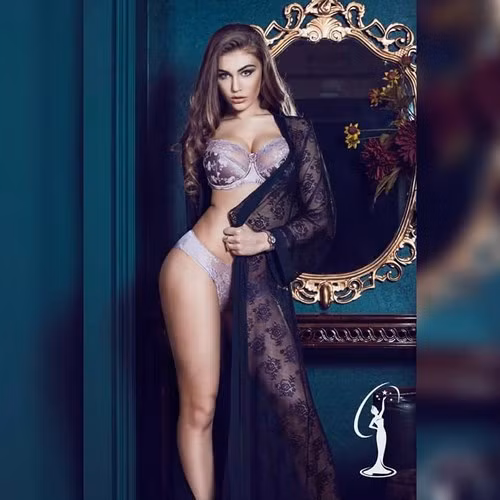  Trong những bức hình chụp cho cuộc thi, Trejsi Sejdini cũng nhận được nhiều bình chọn và những lời khen ngợi của khán giả.