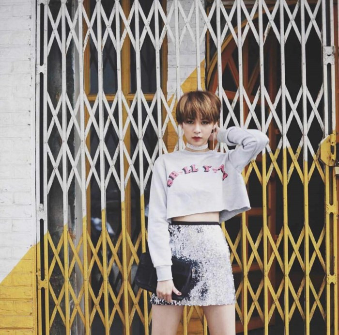  Cô nàng không ngần ngại với những màu nhuộm rực rỡ.