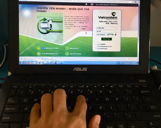 Vietcombank tiếp tục siết giao dịch ngân hàng trực tuyến để phòng ngừa rủi ro. 