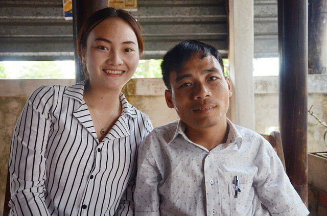  Mối tình cổ tích của người đang ông khuyết tật và cô vợ kém 12 tuổi đang dần đơm hoa, kết trái