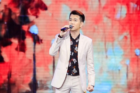  Hồ Trung Dũng là gương mặt quen thuộc của chương trình, anh nhiều lần tham gia dẫn dắt chương trình cùng MC Quỳnh Hương.