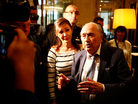  Ông Blatter và bạn gái đến Nga dự World Cup 2018