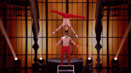 Khoảnh khắc lung lay của Quốc Cơ khiến khán giả và giám khảo thót tim. Ảnh: Cắt từ clip.