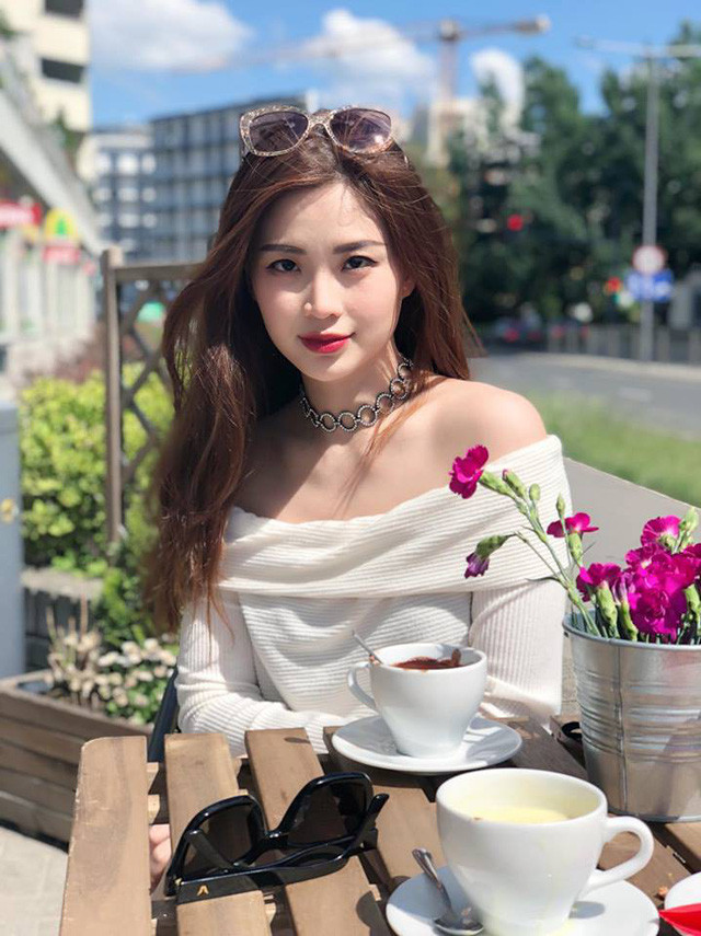 Người đẹp đang nỗ lực để có thể đạt được sự chuyên nghiệp hơn nữa. Ngoài ra, bật mí về thần tượng trong lĩnh vực MC, Diễm Trang cho biết, cô rất ngưỡng mộ Steve Harvey và Oprah Winfrey. Người đẹp đang nỗ lực để có thể đạt được sự chuyên nghiệp hơn nữa. Ngoài ra, bật mí về thần tượng trong lĩnh vực MC, Diễm Trang cho biết, cô rất ngưỡng mộ Steve Harvey và Oprah Winfrey.