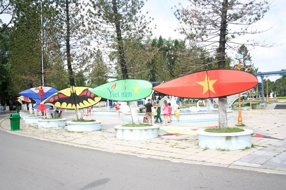 Lễ hội diều mùa hè với những cánh diều trang trí sáng tạo, đủ màu sắc