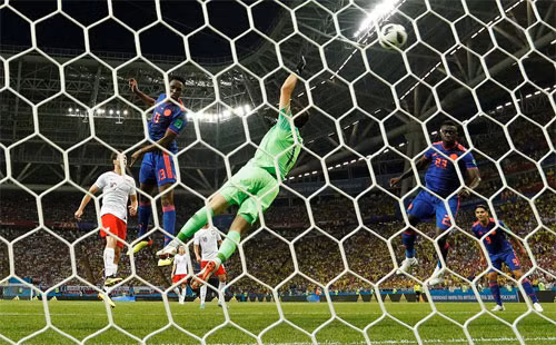  Mina buộc Ba Lan chịu bàn thua đầu tiên.