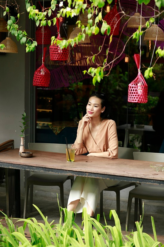 Ngày thứ tư, bạn có thể chọn tông màu nâu vàng nhạt kết hợp trắng. Ngày thứ tư, bạn có thể chọn tông màu nâu vàng nhạt kết hợp trắng.