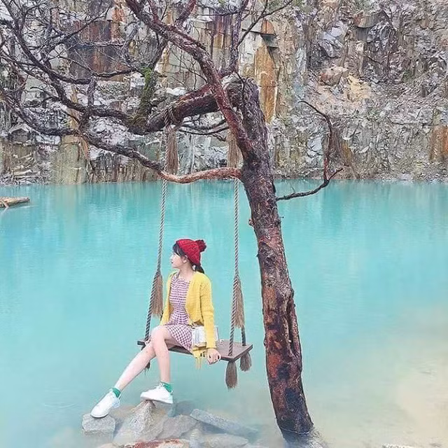 Hiện khu vực này vẫn còn hoang sơ chưa được khai thác nhiều nên khá vắng vẻ, sạch sẽ