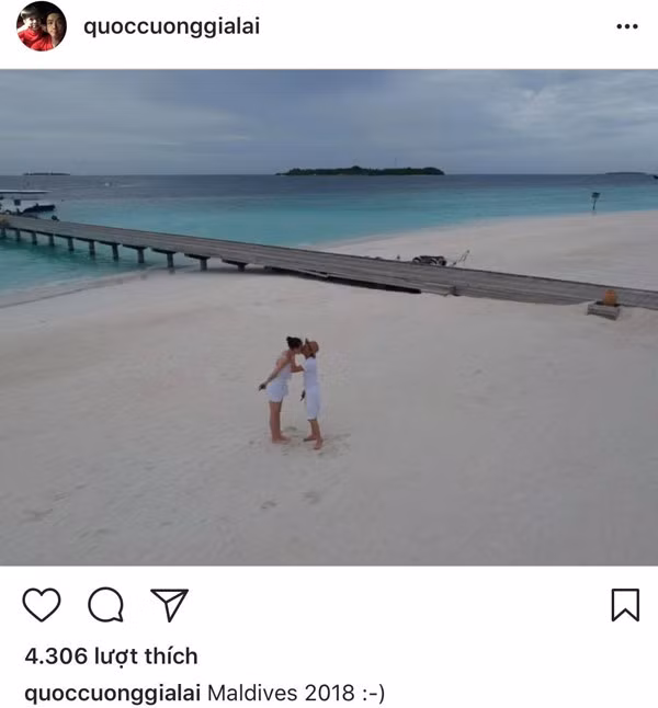 Cường Đô La đăng tải hình ảnh khóa môi Đàm Thu Trang trên mạng xã hội.