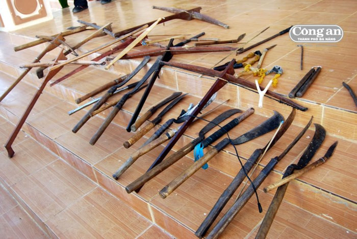 Giáo mác, cung nỏ... được một số phần tử phản động chuẩn bị để chống đối, gây rối tình hình ANCT, TTATXH. Giáo mác, cung nỏ... được một số phần tử phản động chuẩn bị để chống đối, gây rối tình hình ANCT, TTATXH.