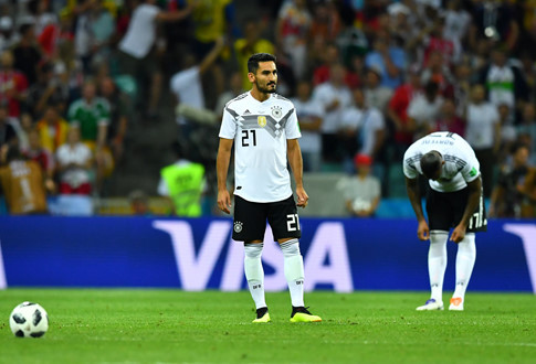 Sự thất vọng của Ilkay Guidogan khi nhận bàn thua chỉ 1 phút sau khi vào sân thay Rody.