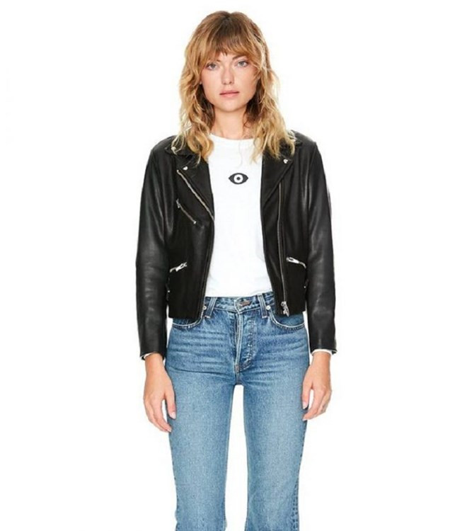  Một gợi ý khác chỉ đơn giản là công thức áo khoác da bên ngòa áo phông và quần jeans cũng không bao giờ lo lỗi mốt.