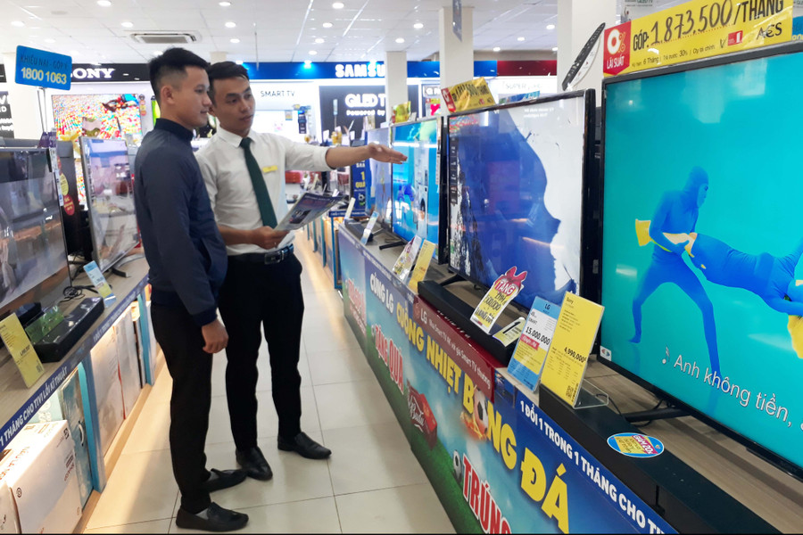 Siêu thị Điện máy Xanh có nhiều chương trình khuyến mãi hấp dẫn. Ảnh: N.T