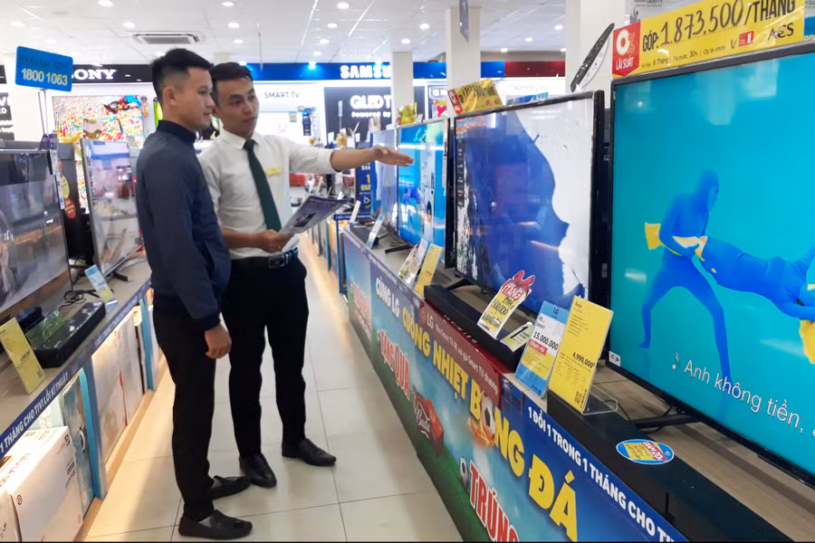 Siêu thị Điện máy Xanh có nhiều chương trình khuyến mãi hấp dẫn. Ảnh: N.T