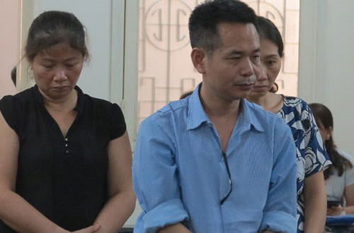 Bị cáo Dương và đồng phạm tại tòa sơ thẩm. Bị cáo Dương và đồng phạm tại tòa sơ thẩm.