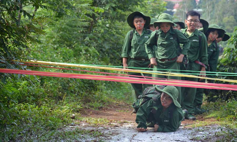 Hành quân vượt chướng ngại vật.jpg