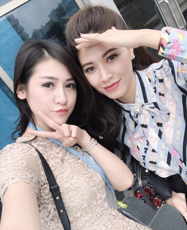 Khi hỏi về người thầy trong nghề có ảnh hưởng đến Tú Anh mạnh mẽ nhất, cô cho biết: “Chắc chắn đó là BTV, MC Ngọc Trinh. Có được một Tú Anh hôm nay, có thể chưa phải một Tú Anh hoàn thiện như mọi người mong đợi nhưng có được sự tự tin, mạnh mẽ như bây giờ là nhờ chị Ngọc Trinh. Có lẽ mọi người biết MC Ngọc Trinh là người khá sắc sảo nên mỗi câu nói của chị đều mang một ẩn ý, giúp Tú Anh hiểu ra vấn đề và dạy dỗ Tú Anh nên mỗi câu nói của chị Tú Anh đều ghi nhớ trong đầu”. Khi hỏi về người thầy trong nghề có ảnh hưởng đến Tú Anh mạnh mẽ nhất, cô cho biết: “Chắc chắn đó là BTV, MC Ngọc Trinh. Có được một Tú Anh hôm nay, có thể chưa phải một Tú Anh hoàn thiện như mọi người mong đợi nhưng có được sự tự tin, mạnh mẽ như bây giờ là nhờ chị Ngọc Trinh. Có lẽ mọi người biết MC Ngọc Trinh là người khá sắc sảo nên mỗi câu nói của chị đều mang một ẩn ý, giúp Tú Anh hiểu ra vấn đề và dạy dỗ Tú Anh nên mỗi câu nói của chị Tú Anh đều ghi nhớ trong đầu”.