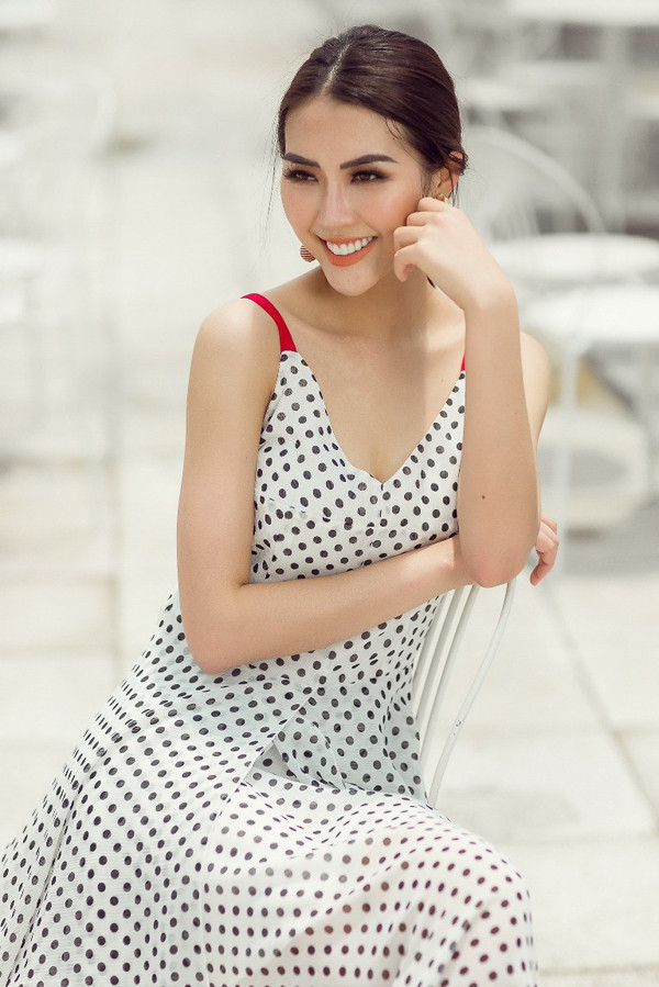 Họa tiết chấm bi được biến đổi không ngừng với nhiều sắc màu và kích cỡ lớn nhỏ.