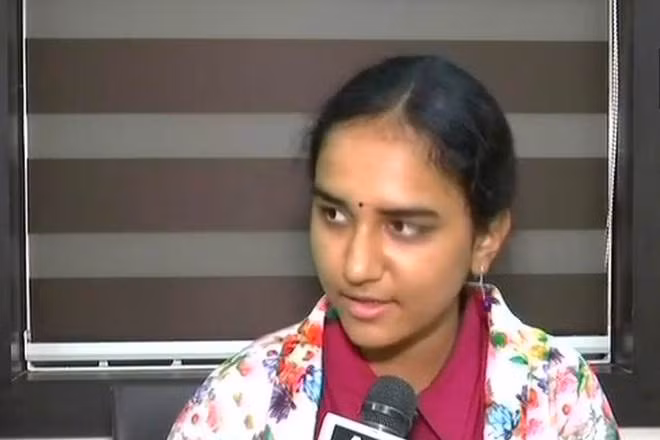 Thiếu nữ Kasibhatta Samhitha cho hay muốn làm việc trong ngành điện và đưa ngành này của Ấn Độ ngang tầm với phần còn lại của thế giới CHỤP MÀN HÌNH FINANCIAL EXPRESS